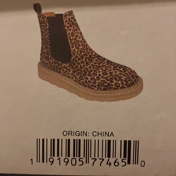 Universal Thread Dawn Leopard Chelsea Boots - Picture 6 of 6